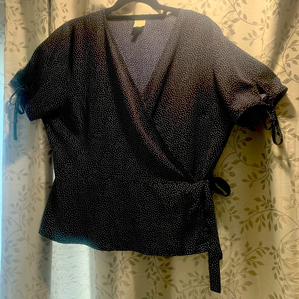 Navy blue wrap around with tiny white dots, Kaileigh brand, xxl fits large